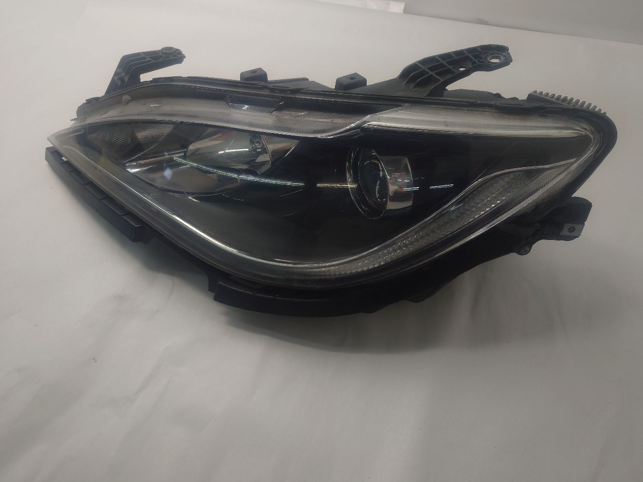 2017 CHRYSLER PACIFICA Left HEADLAMP ASSEMBLY - 491551