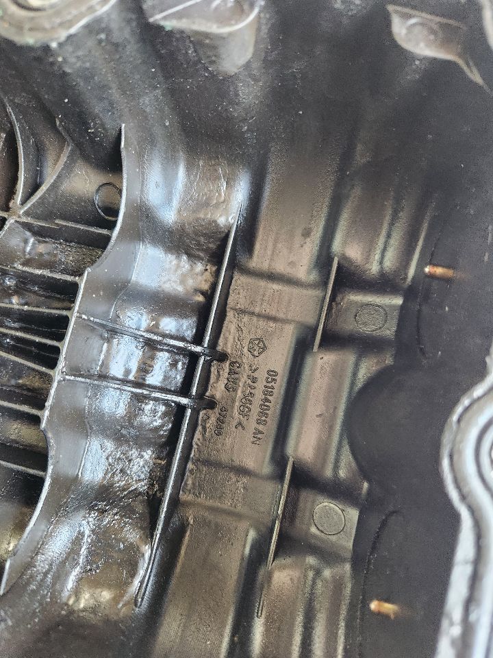 2014 CHRYSLER 200 VALVE COVER - 491710 — photo 5
