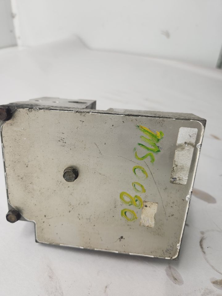 2000 SUZUKI VITARA Anti-lock Brake Pts - 492532 — photo 2