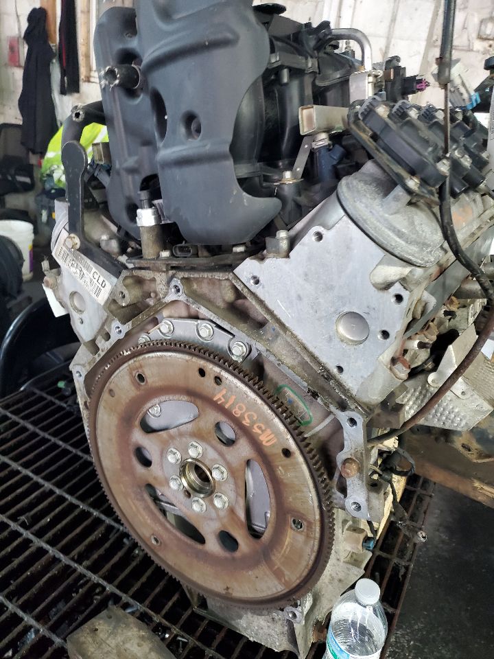 2007 CHEVROLET SUBURBAN 1500 8cyl Gasoline 5.3 FLEX ENGINE ASSEMBLY - 492734 — photo 1