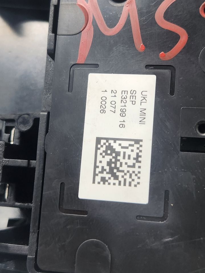 2022 MINI COOPER COOPER 1.5L 3cyl Gasoline Console, Front - 493192 — photo 4