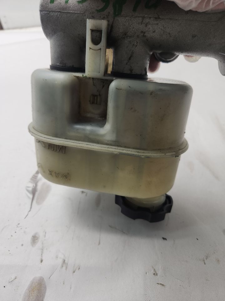 2007 CHEVROLET SUBURBAN 1500 8cyl Gasoline 5.3 FLEX BRAKE MASTER CYL - 493236 — photo 3