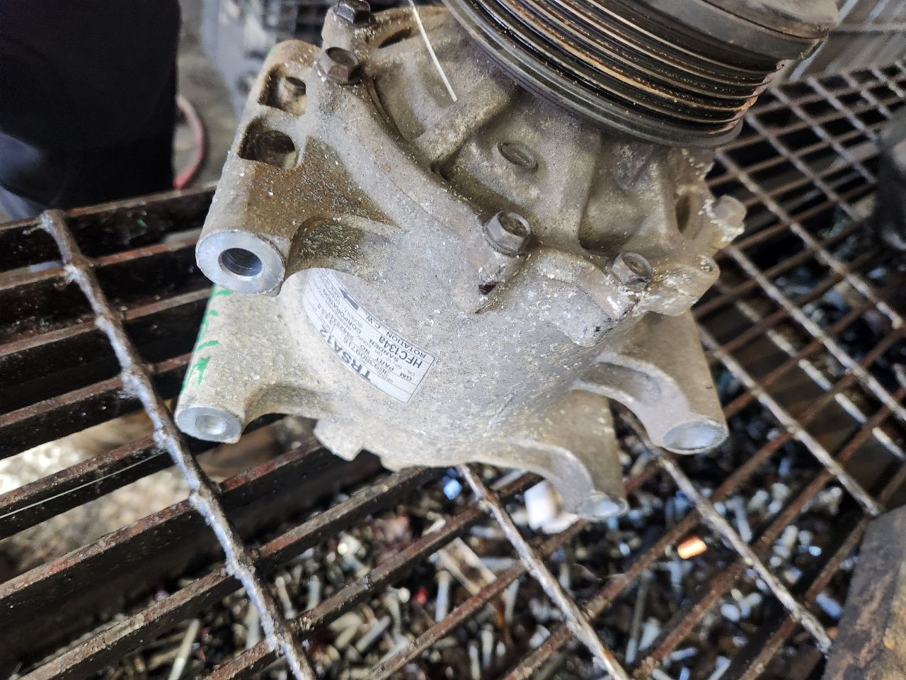 2008 GMC ENVOY AC COMPRESSOR - 493377 — photo 5