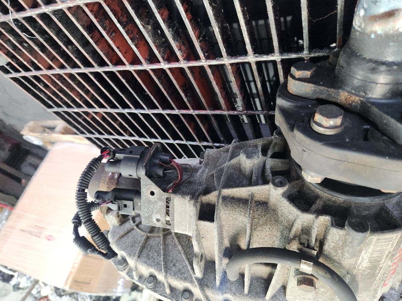 2005 PORSCHE CAYENNE TRANSFER CASE ASSY - 493609 — photo 2