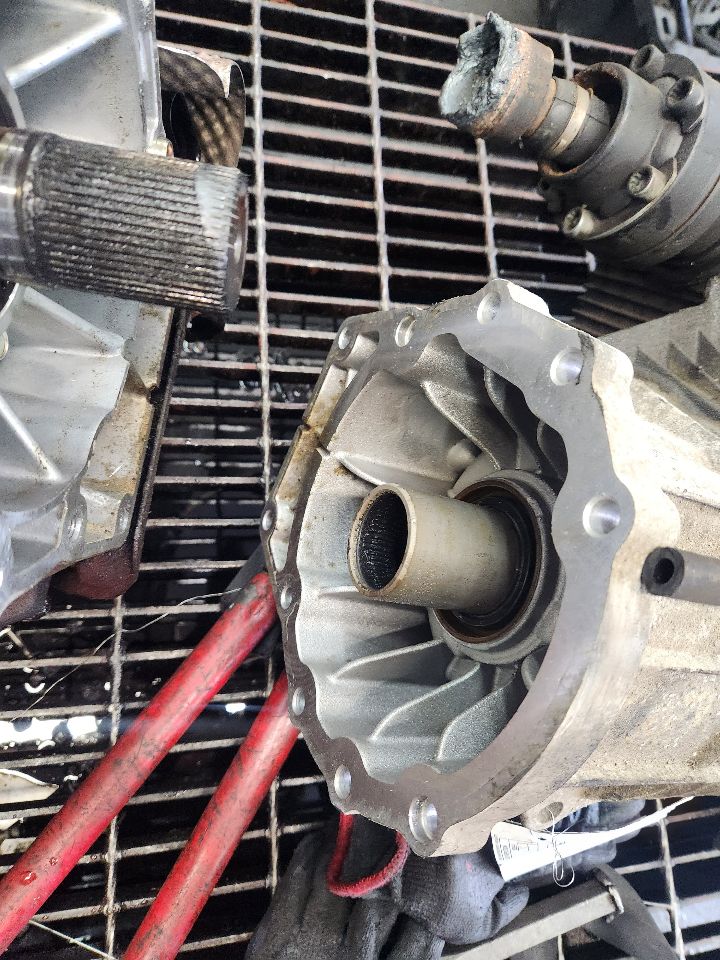 2005 PORSCHE CAYENNE TRANSFER CASE ASSY - 493609 — photo 3