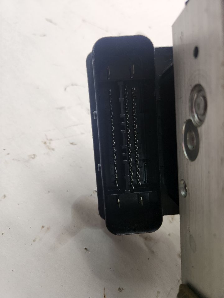 2005 PORSCHE CAYENNE Anti-lock Brake Pts - 493614 — photo 4