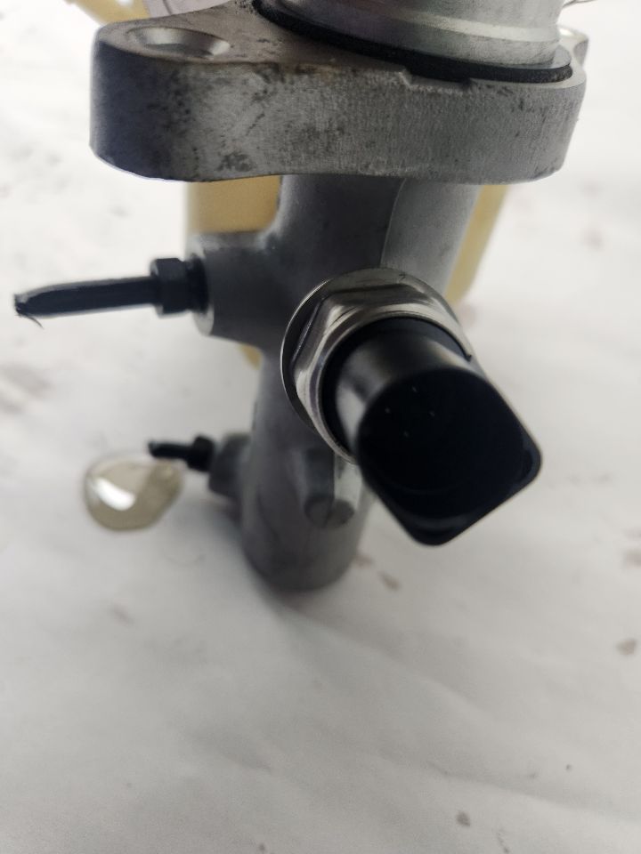 2005 PORSCHE CAYENNE BRAKE MASTER CYL - 493615 — photo 2