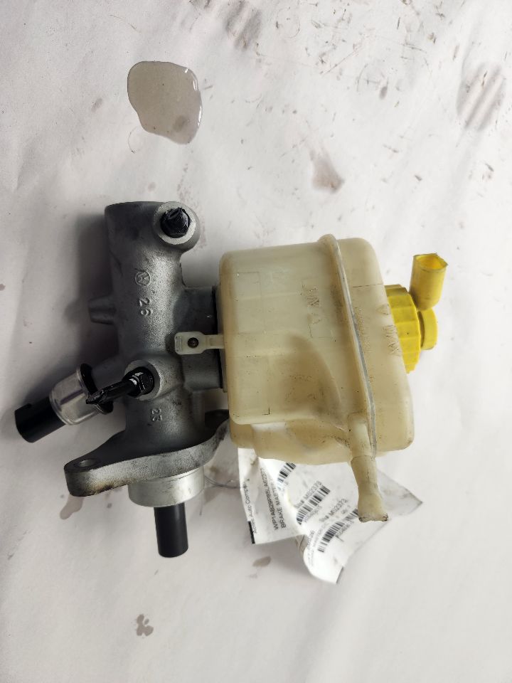 2005 PORSCHE CAYENNE BRAKE MASTER CYL - 493615 — photo 3