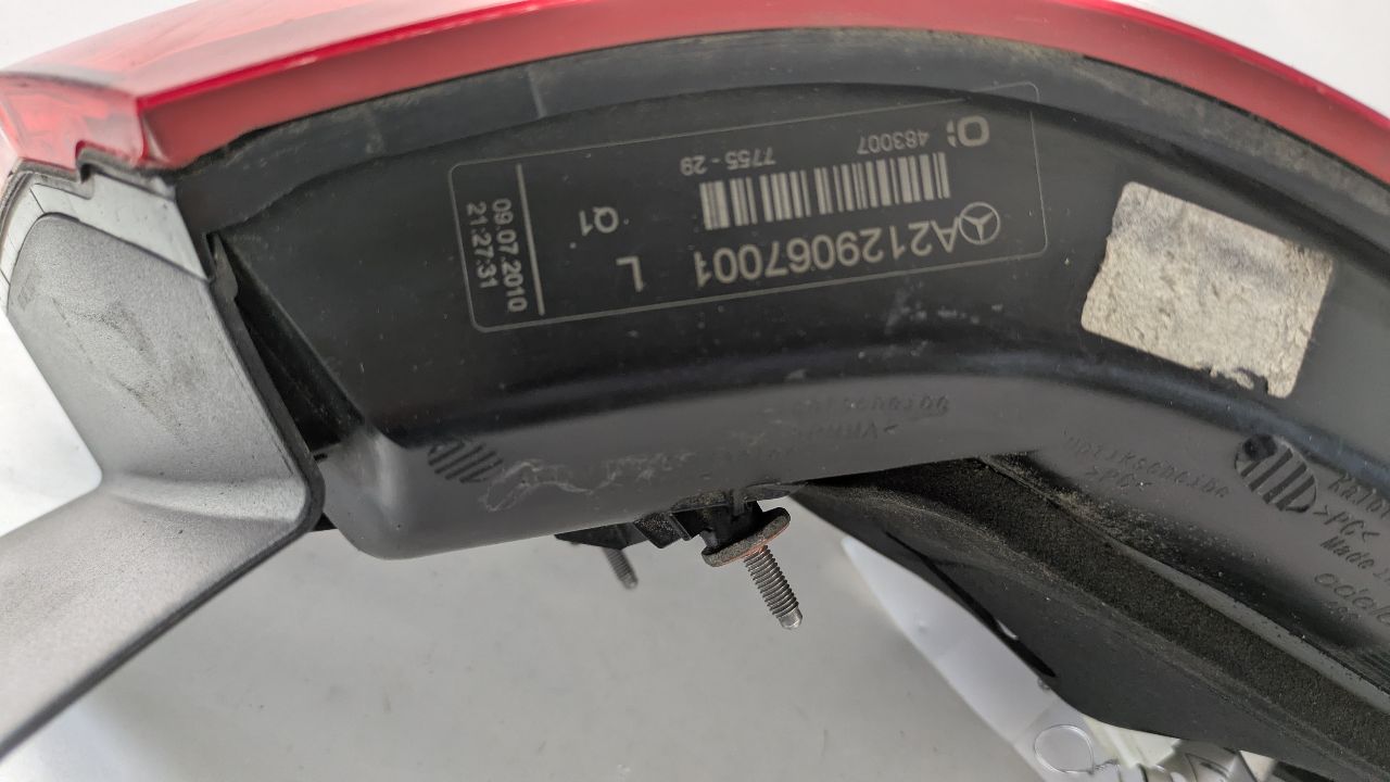 2011 MERCEDES-BENZ E-CLASS Left TAIL LAMP - 493837 — photo 4
