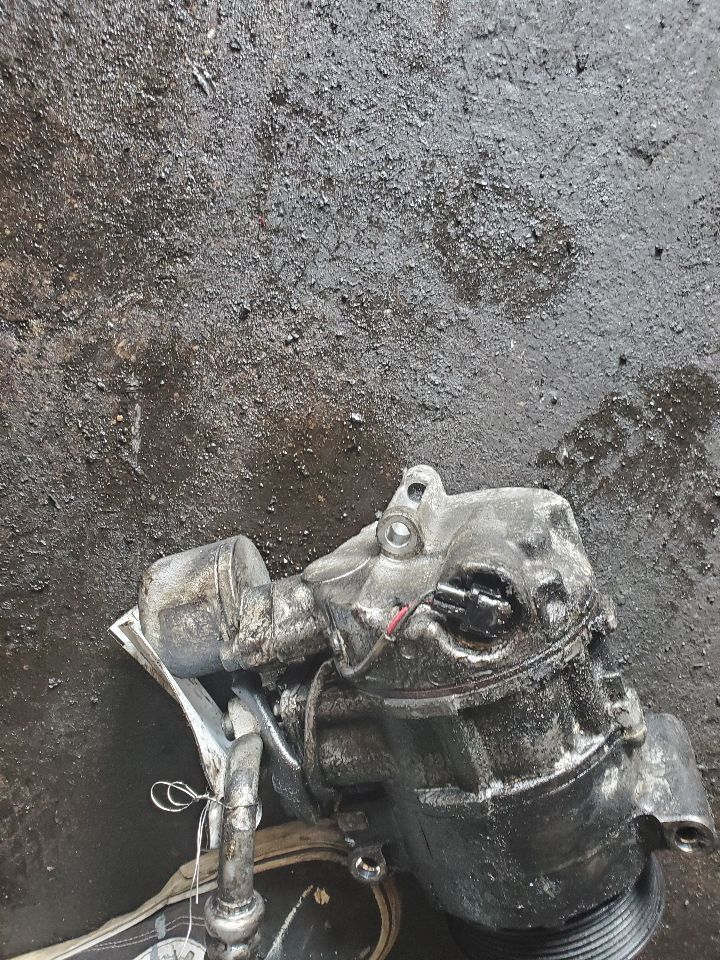 2011 MERCEDES-BENZ E-CLASS AC COMPRESSOR - 493849 — photo 3