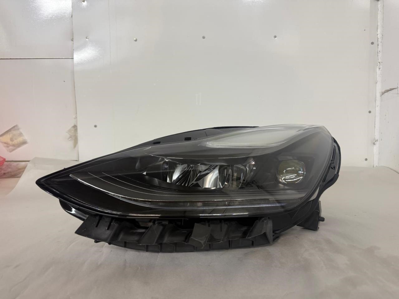2022 TESLA TESLA Y HEADLAMP ASSEMBLY - 495298 — photo 4