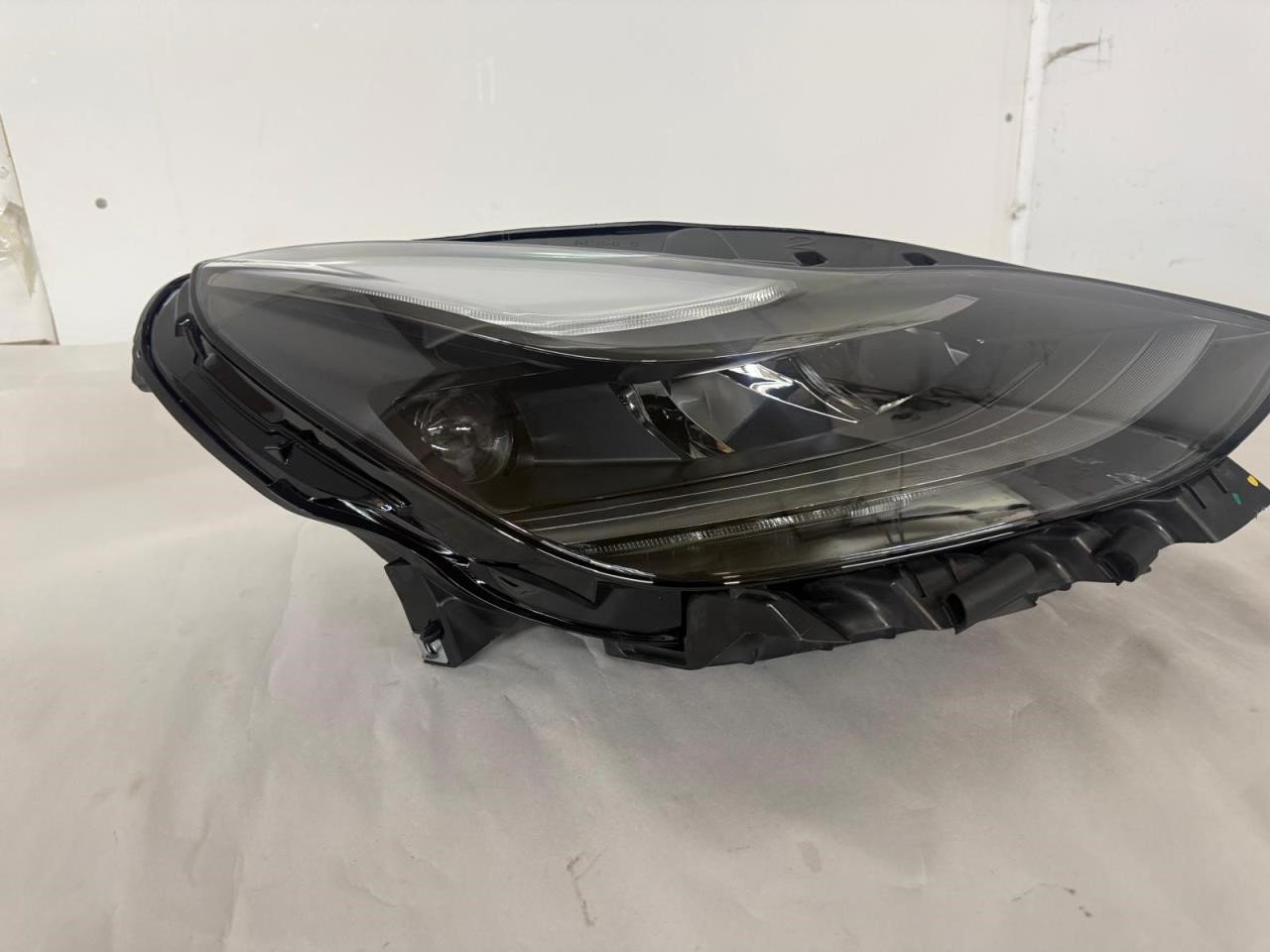 2022 TESLA TESLA 3 HEADLAMP ASSEMBLY - 495796 — photo 2