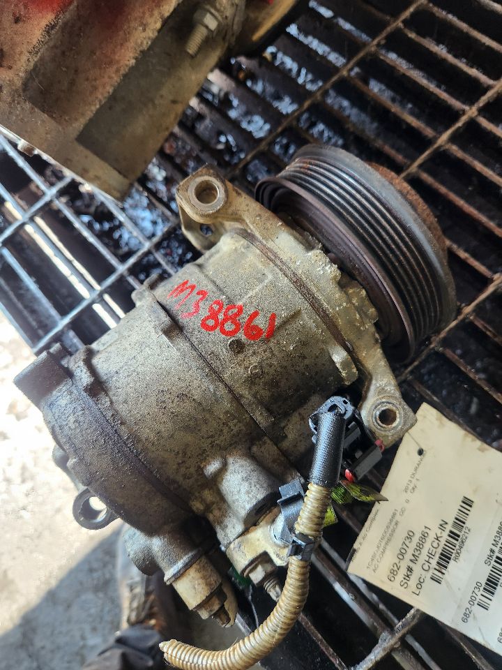 2013 DODGE DURANGO AC COMPRESSOR - 496212 — photo 1