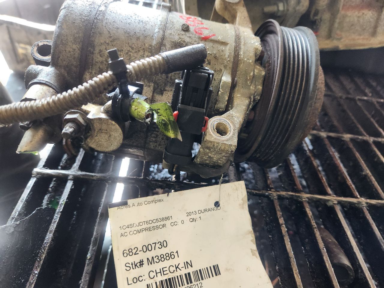 2013 DODGE DURANGO AC COMPRESSOR - 496212 — photo 2