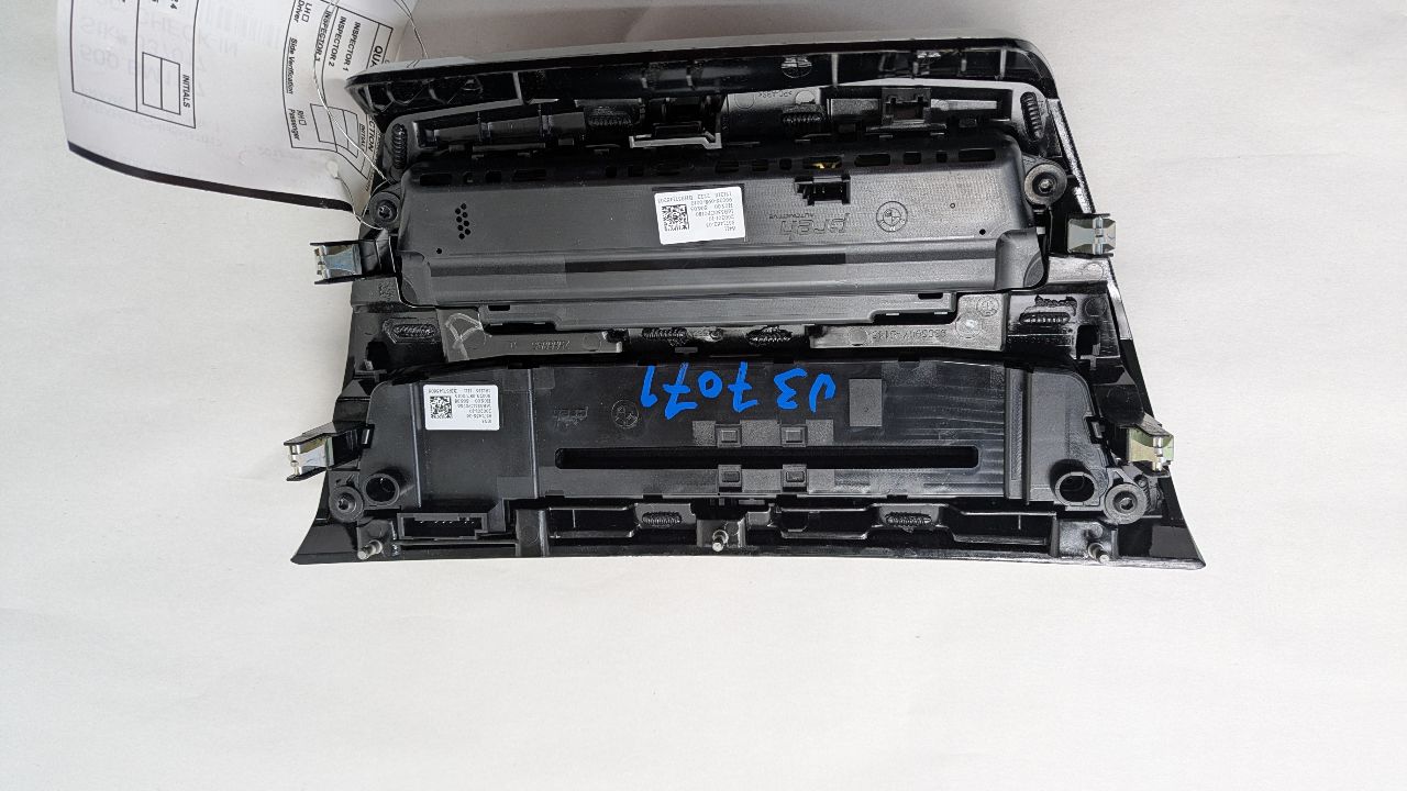 2017 BMW X1 TEMP CONTROL - 496225 — photo 2