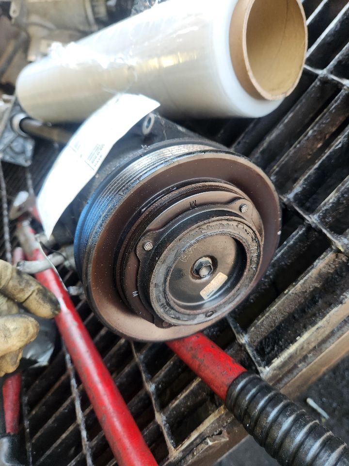 2008 TOYOTA MATRIX AC COMPRESSOR - 496640 — photo 2
