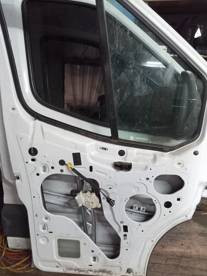 2020 FORD TRANSIT 350 Left DOOR ASSEMBLY, FR - 4975 — photo 3