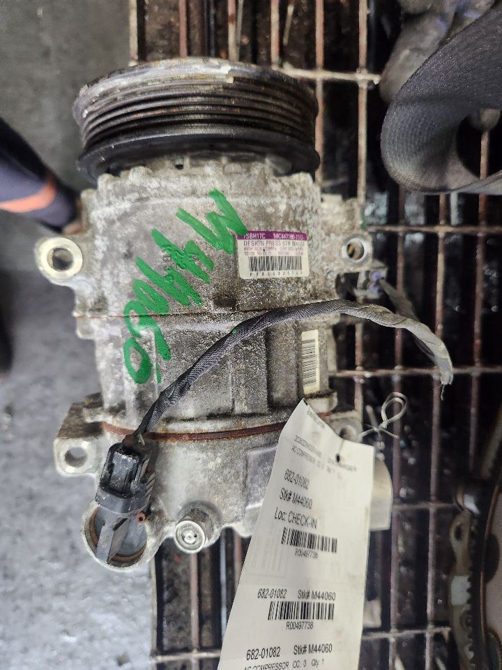 2014 DODGE CHARGER AC COMPRESSOR - 497738 — photo 1