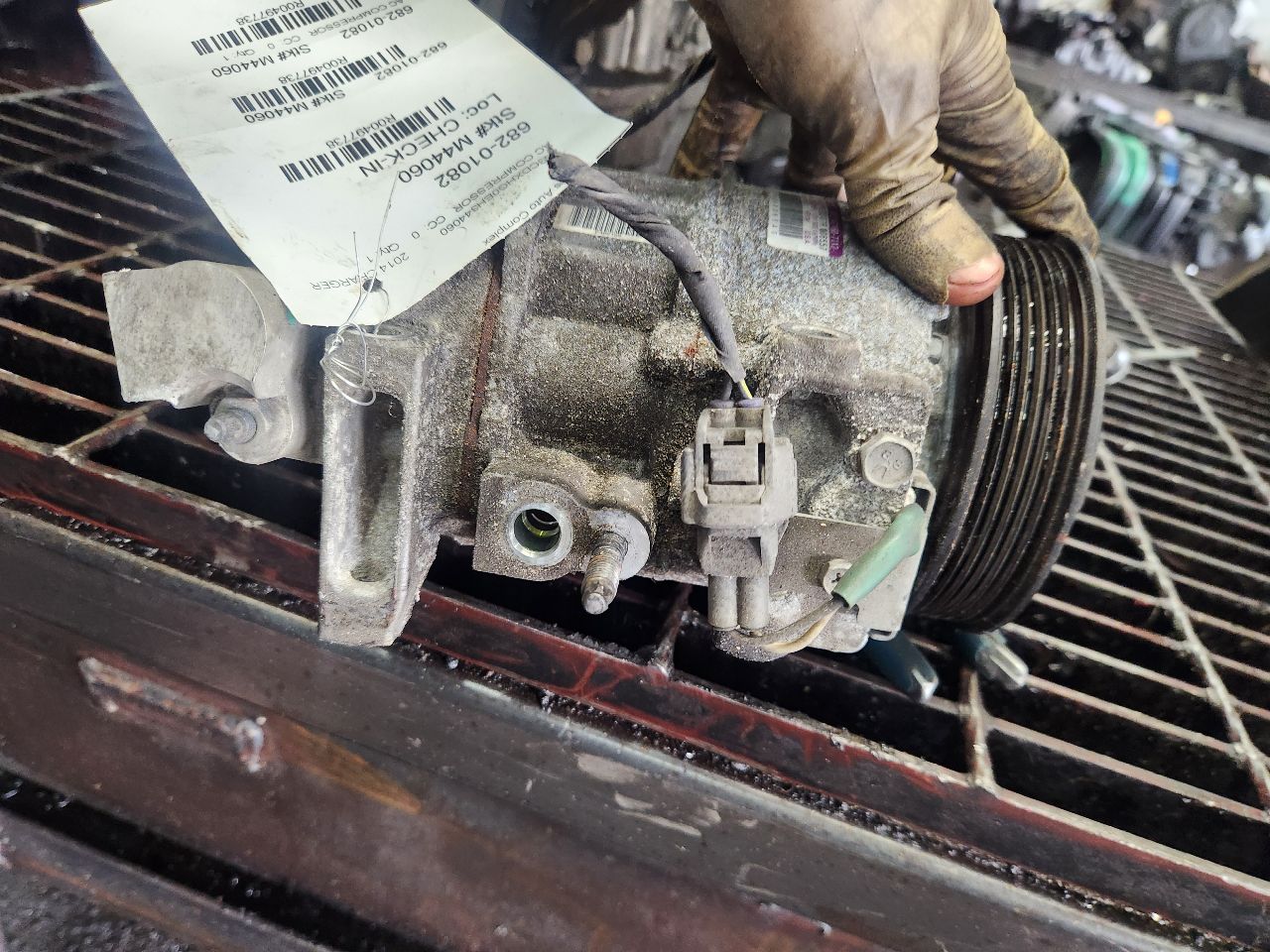 2014 DODGE CHARGER AC COMPRESSOR - 497738 — photo 5