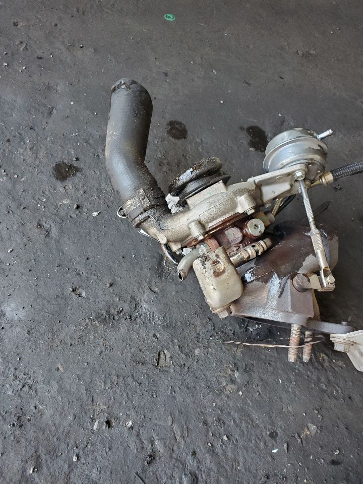 2010 FORD TAURUS Right Turbo-Supercharger - 498877 — photo 3