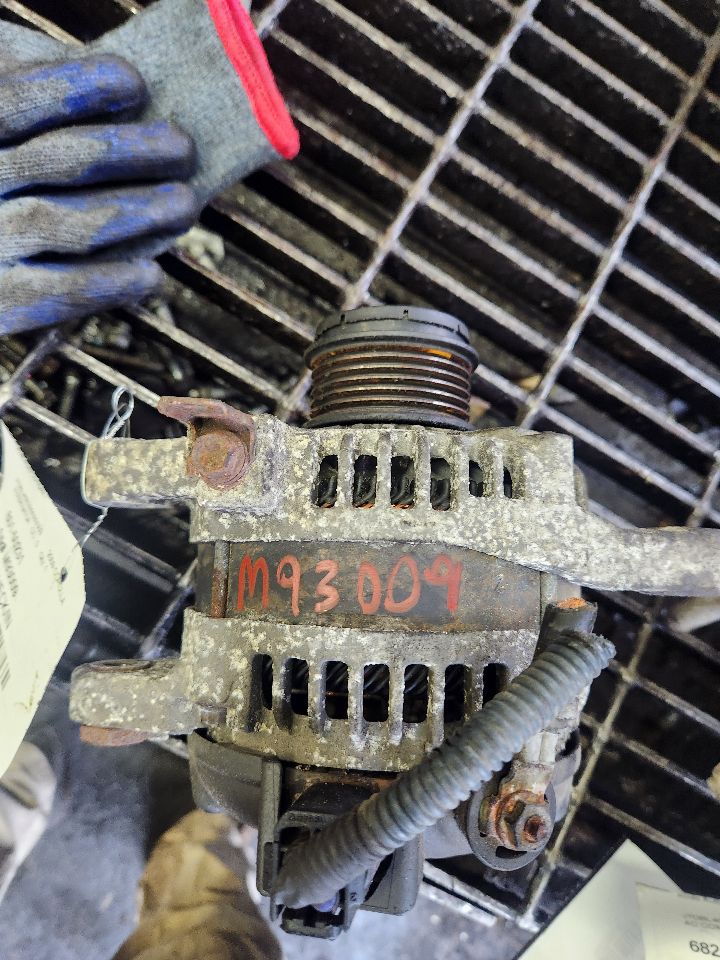 2009 TOYOTA COROLLA ALTERNATOR - 500039 — photo 1