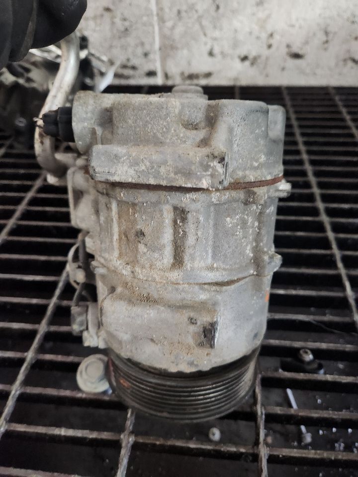 2013 TOYOTA SIENNA AC COMPRESSOR - 501310 — photo 4