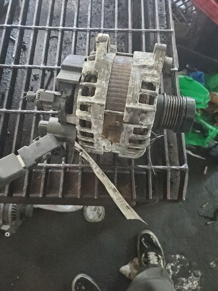 2018 MERCEDES-BENZ C-CLASS 2.0L 4cyl Turbo Gasoline ALTERNATOR - 502316 — photo 1