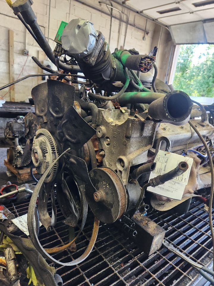 2000 GMC VAN 8cyl Gasoline 5.7 ENGINE ASSEMBLY - 502430 — photo 3