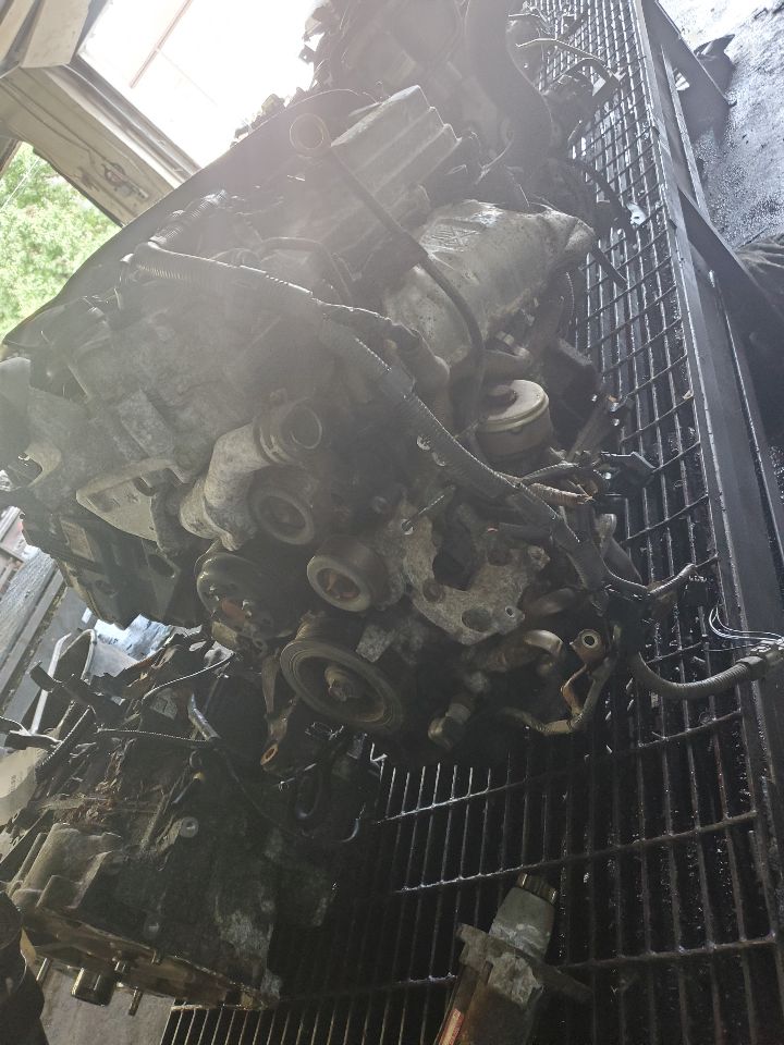 2011 TOYOTA SIENNA ENGINE ASSEMBLY - 502806 — photo 4