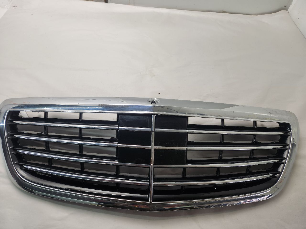 2011 MERCEDES-BENZ S-CLASS 8cyl Gasoline 5.5 GRILLE - 502953 — photo 1