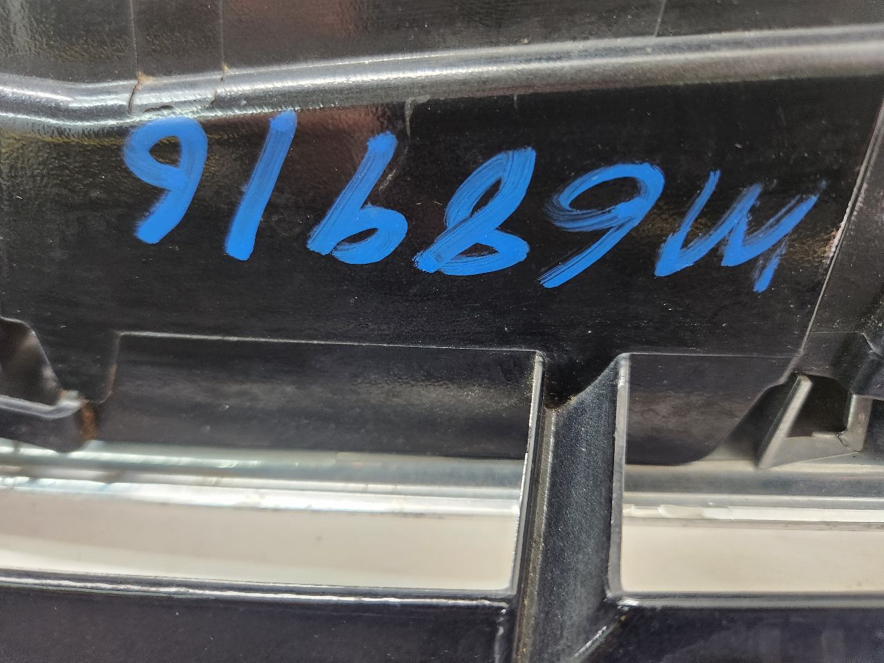 2011 MERCEDES-BENZ S-CLASS 8cyl Gasoline 5.5 GRILLE - 502953 — photo 4
