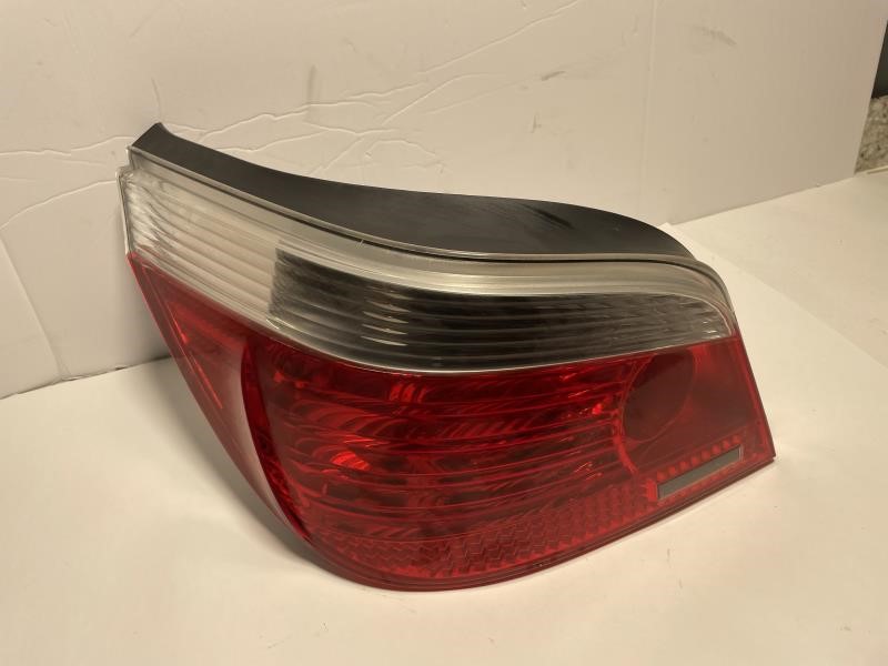 2007 BMW 525i Left TAIL LAMP - 658 — photo 2