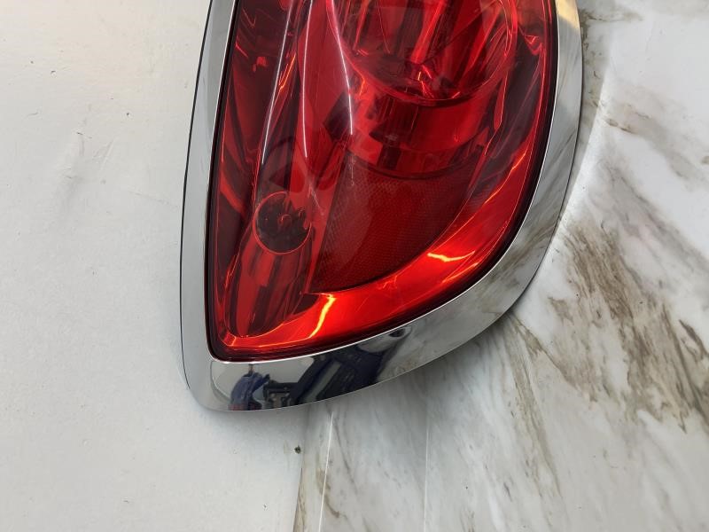 2010 BUICK ENCLAVE Left TAIL LAMP - 662 — photo 2