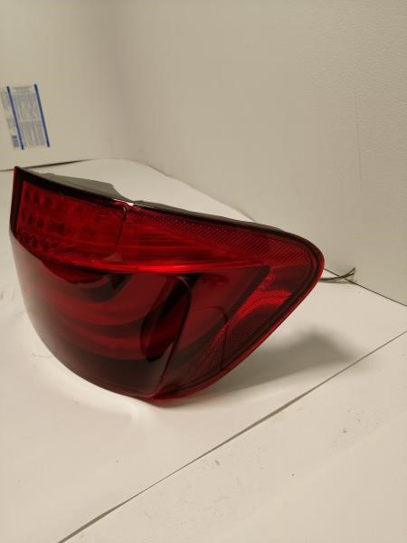 2012 BMW 535i Right TAIL LAMP - 678 — photo 4