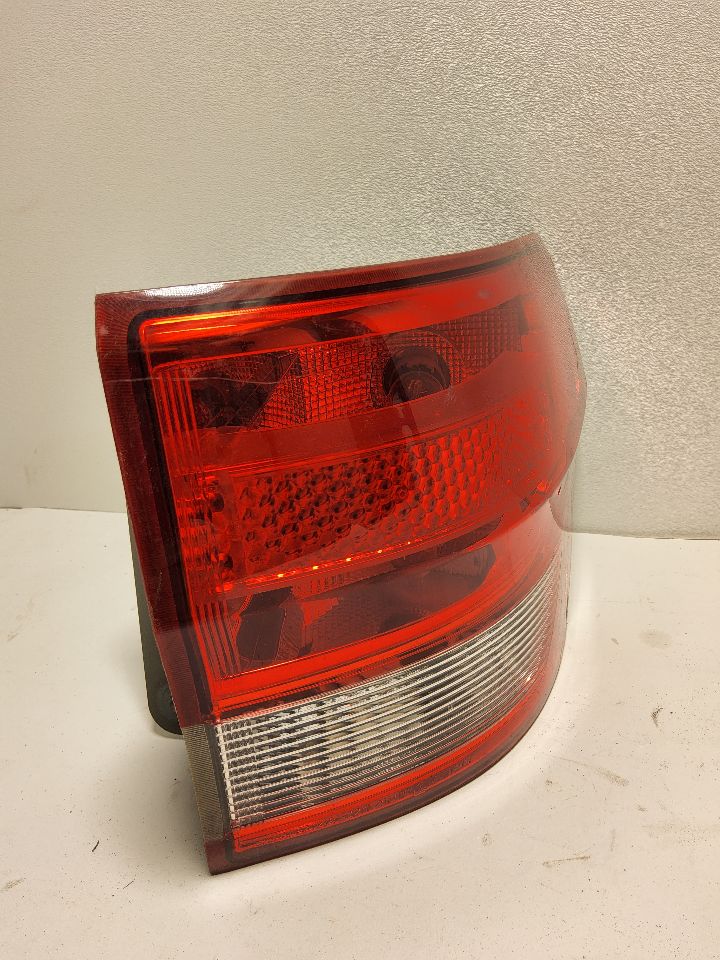2011 JEEP GRAND CHEROKEE Right TAIL LAMP - 698 — photo 1