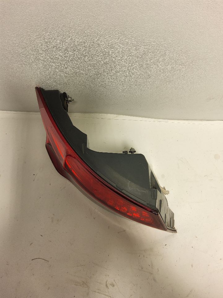 2011 BMW 535i Left TAIL LAMP - 700 — photo 2