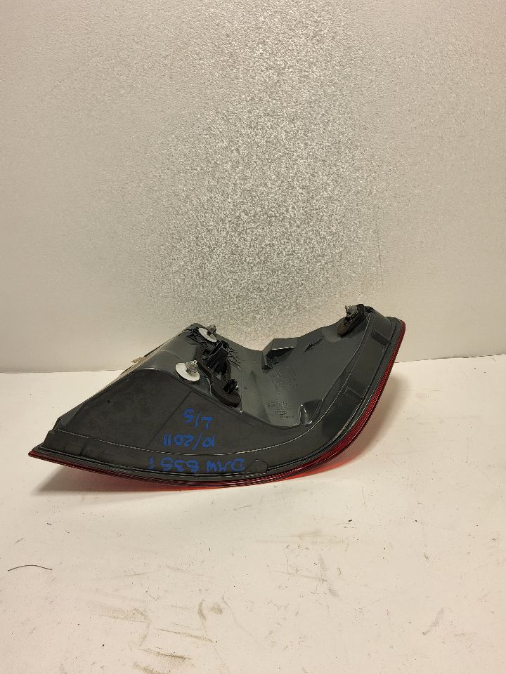 2011 BMW 535i Left TAIL LAMP - 700 — photo 6