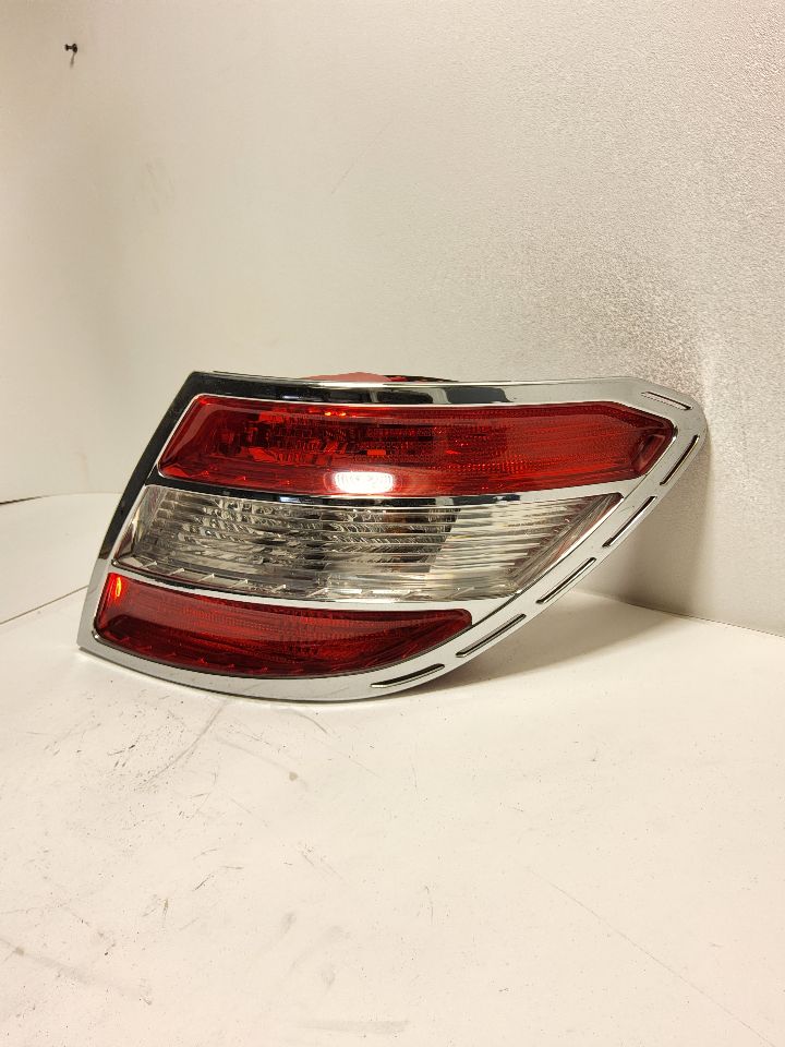 2008 MERCEDES-BENZ C-CLASS Right TAIL LAMP - 702 — photo 2