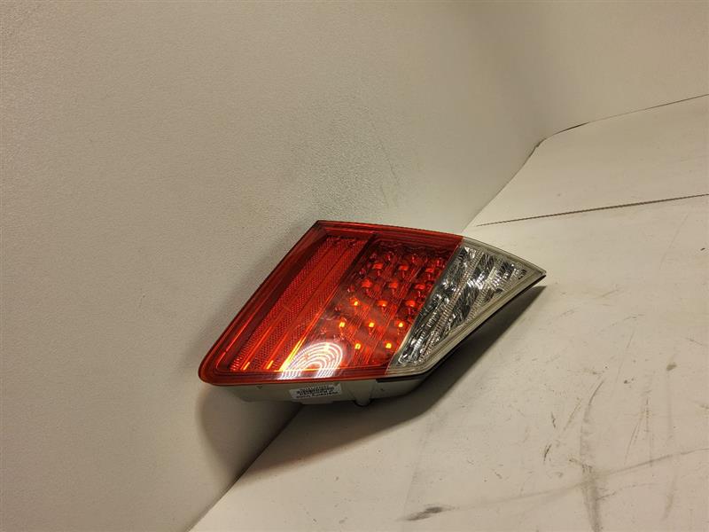 2011 HYUNDAI GENESIS Left TAIL LAMP - 704 — photo 3