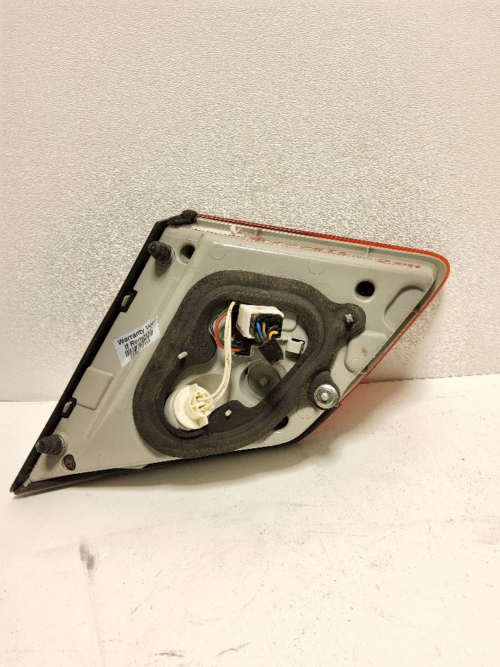 2011 HYUNDAI GENESIS Left TAIL LAMP - 704 — photo 4