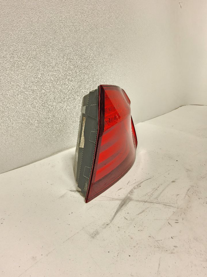 2012 BMW 535i Right TAIL LAMP - 716 — photo 3