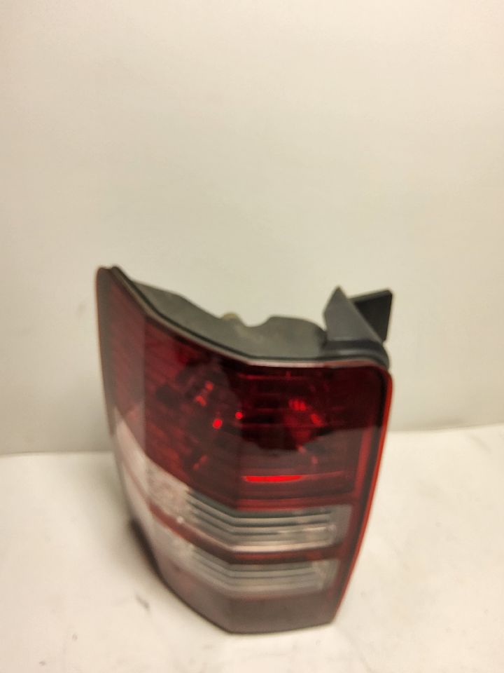 2012 JEEP LIBERTY Left TAIL LAMP - 732 — photo 4