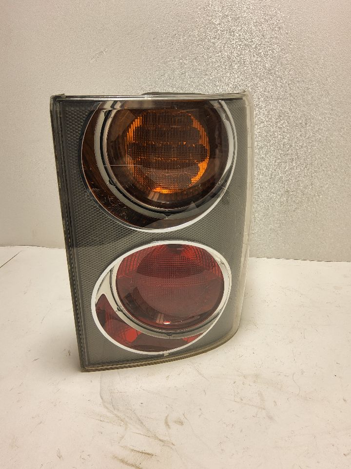 2004 LAND ROVER RANGE ROVER Right TAIL LAMP - 745 — photo 1