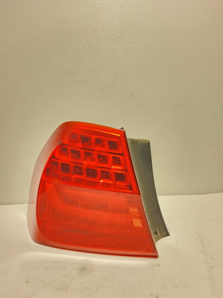 2009 BMW 328i Left TAIL LAMP - 793 — photo 1