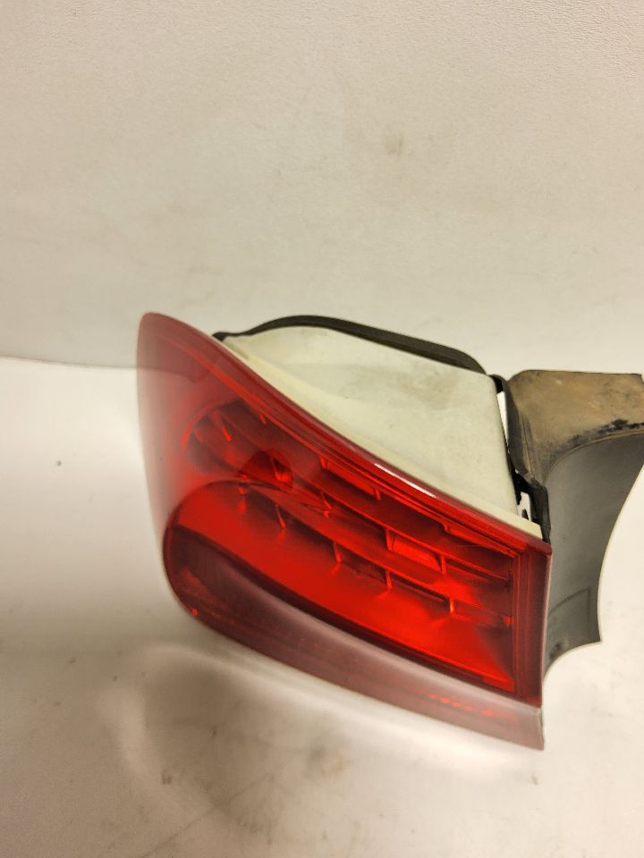 2009 BMW 328i Left TAIL LAMP - 793 — photo 4