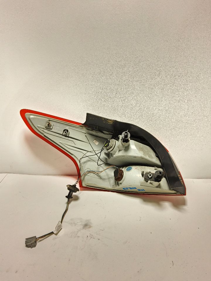 2014 FORD FOCUS Right TAIL LAMP - 806 — photo 4