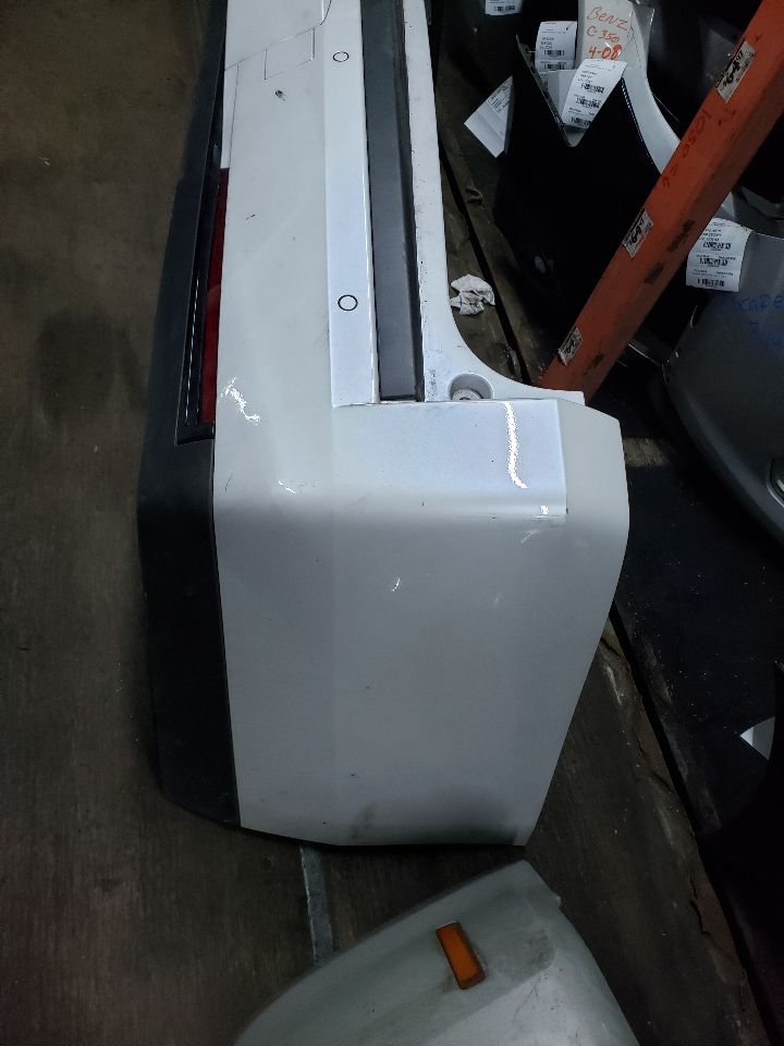 2016 CADILLAC ESCALADE BUMPER ASSY, REAR - 8110