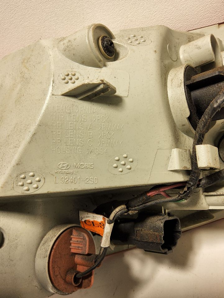 2012 HYUNDAI TUCSON Left TAIL LAMP - 816 — photo 4