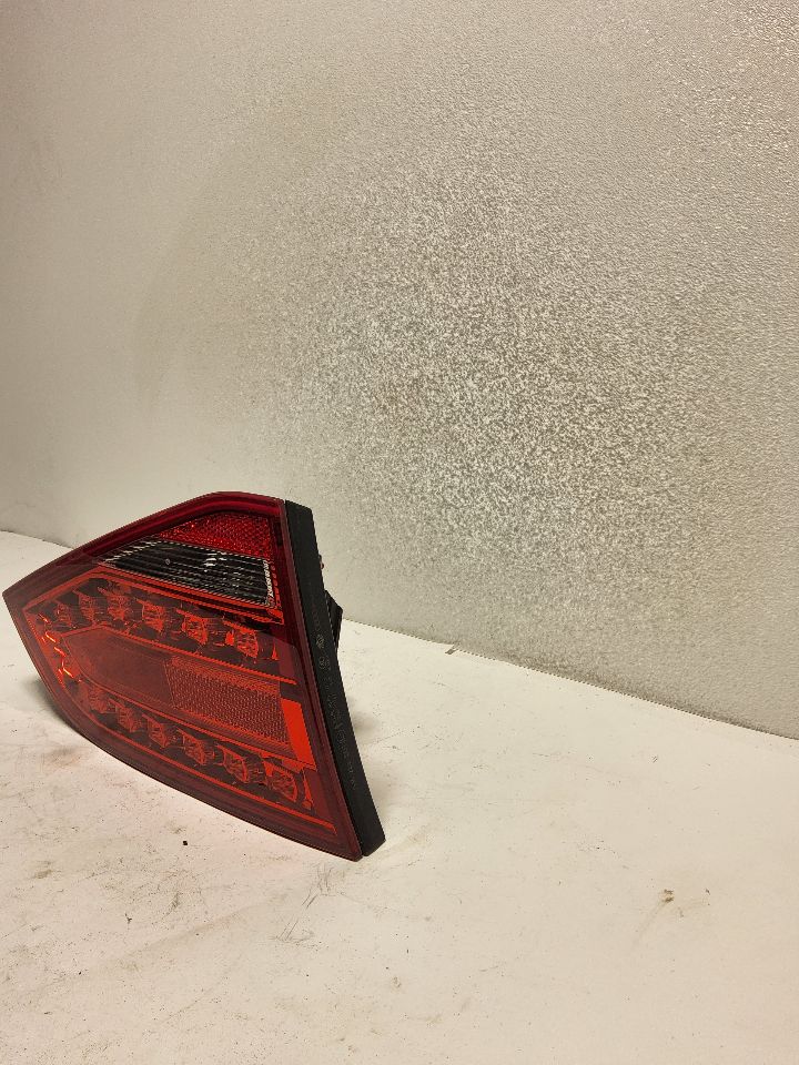 2011 AUDI A4 Left TAIL LAMP - 825 — photo 2