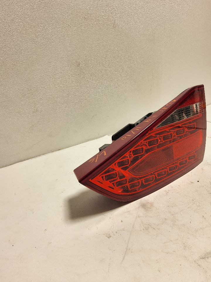 2011 AUDI A4 Left TAIL LAMP - 825 — photo 3